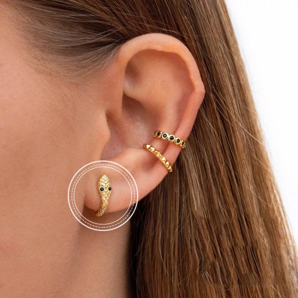 💫 14K Gold Pleated Snake Huggie Hoop Earrings - Picture 3 of 5
